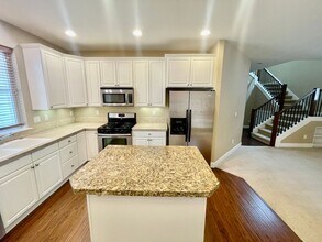 17576 SW Robert Ln in Beaverton, OR - Building Photo - Building Photo