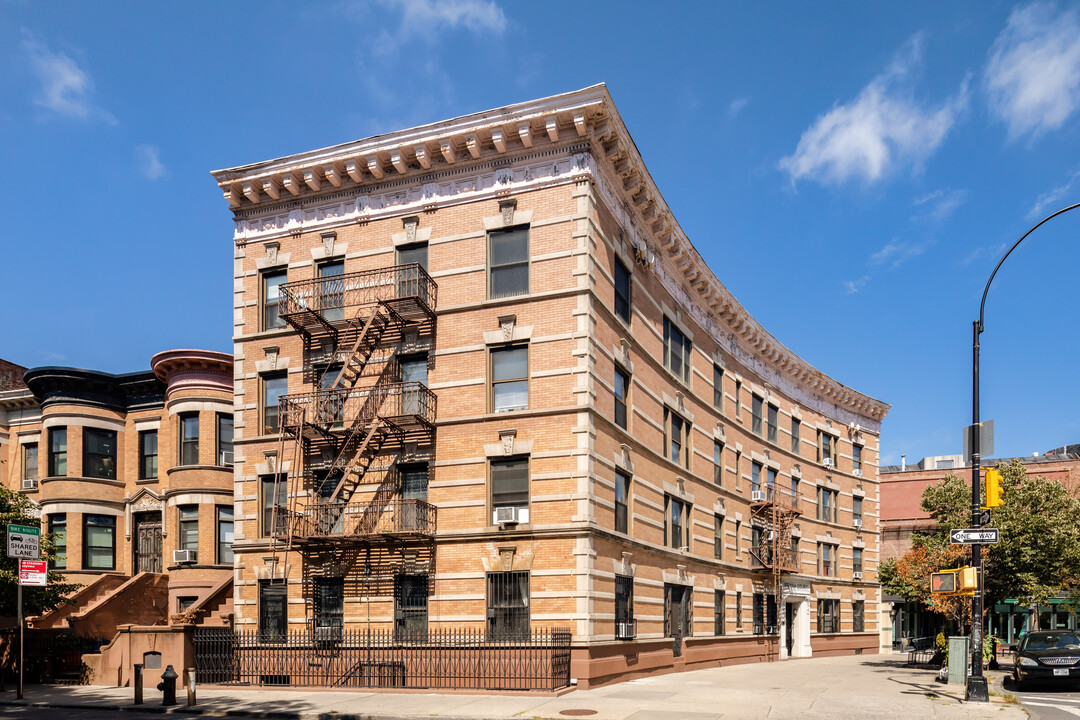 195 Prospect Park W in Brooklyn, NY - Building Photo