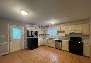 531 Bristle Cone Dr in Macon, GA - Building Photo - Building Photo