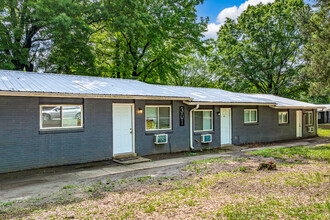 2 Bedroom 1 Bath Units in Greensboro, NC - Building Photo - Building Photo