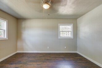 1702 E 2nd St in Lubbock, TX - Building Photo - Building Photo