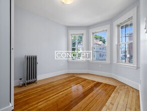 12 Windsor Rd in Medford, MA - Building Photo - Building Photo