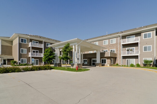 Gardiner Place Apartments in East Dundee, IL - Foto de edificio - Building Photo
