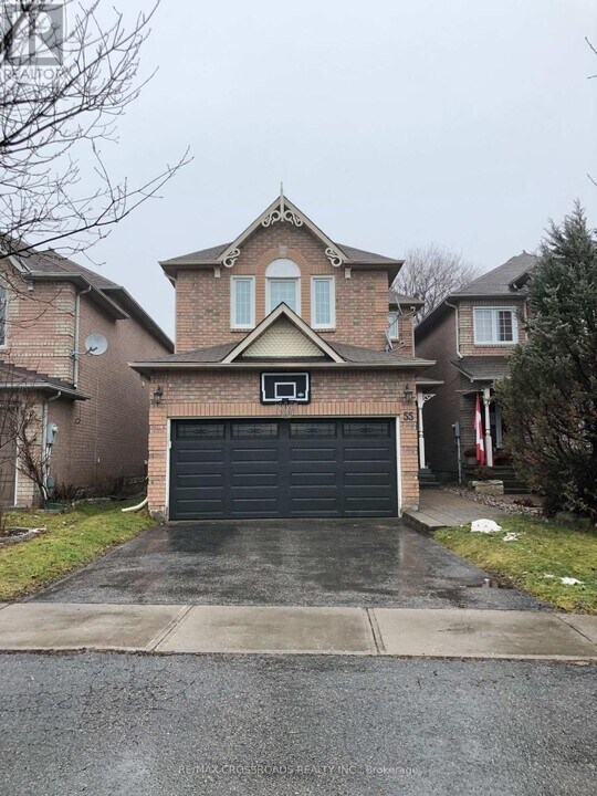 55 Ballymore Dr in Aurora, ON - Building Photo