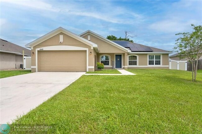 649 SW Fair Ave in Port St. Lucie, FL - Foto de edificio - Building Photo