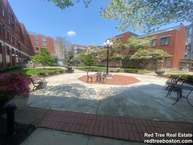 85 Brainerd Rd, Unit 303 in Boston, MA - Foto de edificio - Building Photo