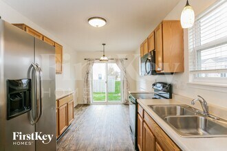 467 Vernon Pl in Westfield, IN - Foto de edificio - Building Photo