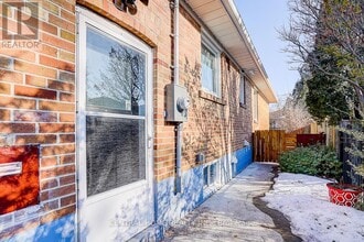 210 Renforth Dr in Toronto, ON - Building Photo - Building Photo