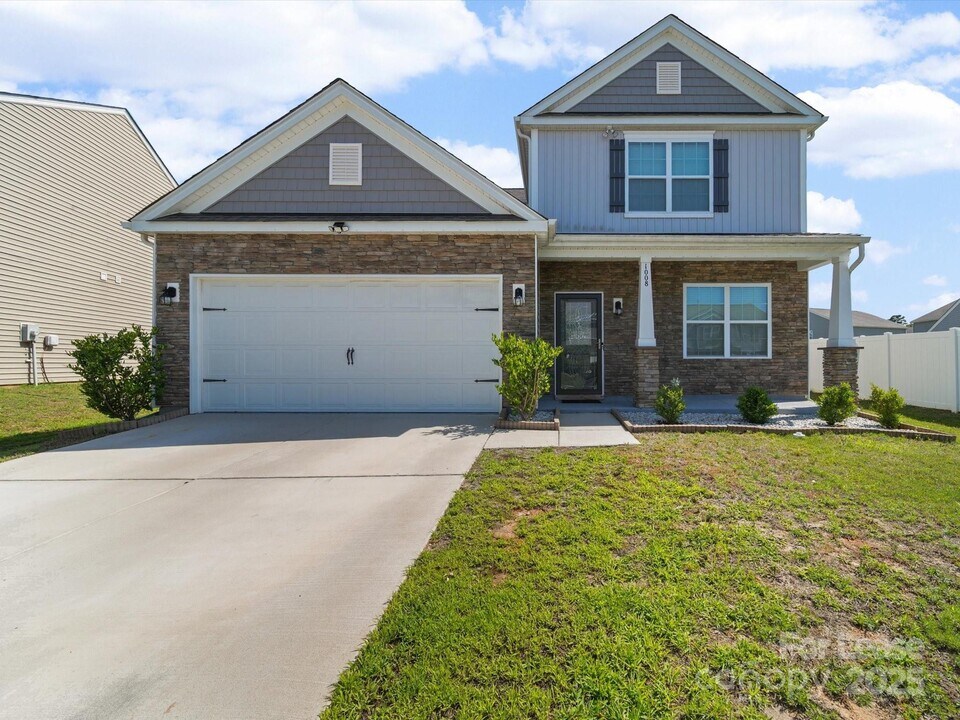 1008 Hudson Taylor Ln in Charlotte, NC - Building Photo