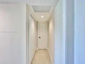 2950 N Palm Aire Dr in Pompano Beach, FL - Building Photo - Building Photo