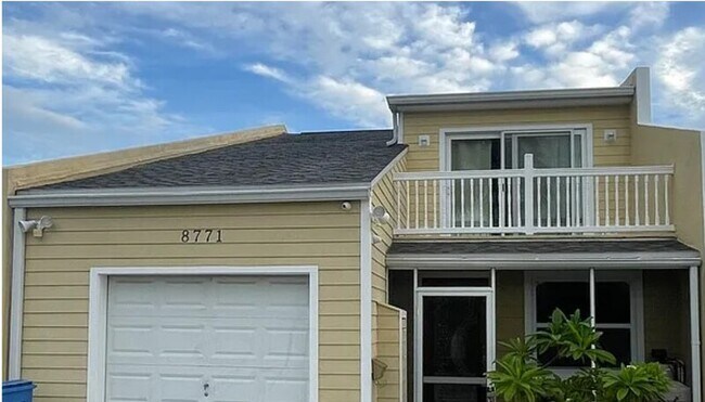 8771 Bay Pointe Dr in Tampa, FL - Building Photo - Building Photo