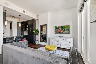 101 Bowen St in Dallas, TX - Building Photo - Building Photo