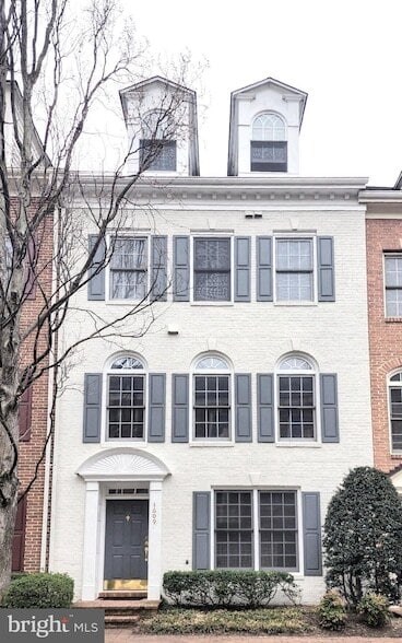 1609 Leeds Castle Dr in Vienna, VA - Foto de edificio