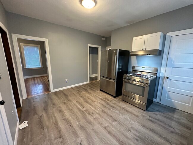 292 Douglas Ave, Unit 1st Floor in Providence, RI - Building Photo - Building Photo