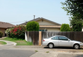 1040 N Shattuck Pl in Orange, CA - Foto de edificio - Building Photo