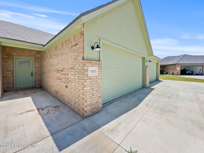 property at 5805 Urbana Pl