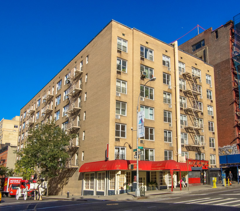 Stonehenge House in New York, NY - Building Photo