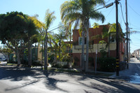 Sea Side Court in Seal Beach, CA - Foto de edificio - Building Photo