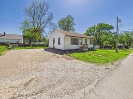 10323 East 20th St S in Independence, MO - Building Photo