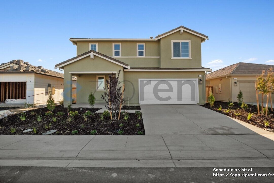 1710 Halo Ave in Manteca, CA - Building Photo