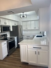 4554 E Paradise Village Pky N, Unit 203 in Phoenix, AZ - Building Photo - Building Photo