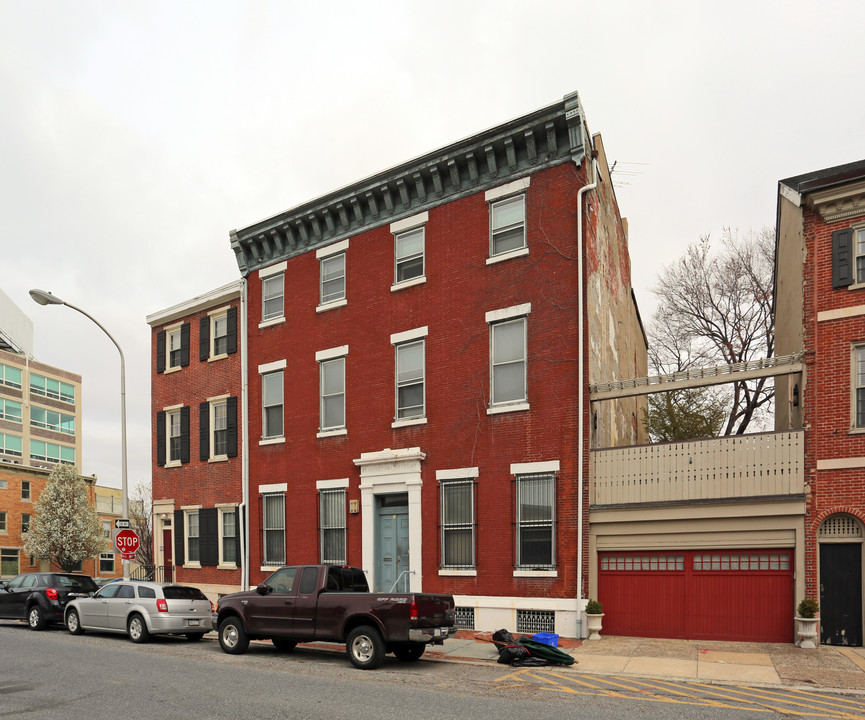 427 Vine Street in Philadelphia, PA - Building Photo