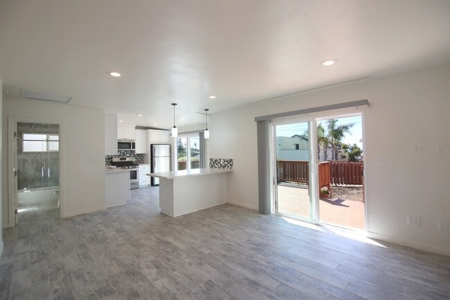 220 2nd St in Encinitas, CA - Building Photo - Building Photo