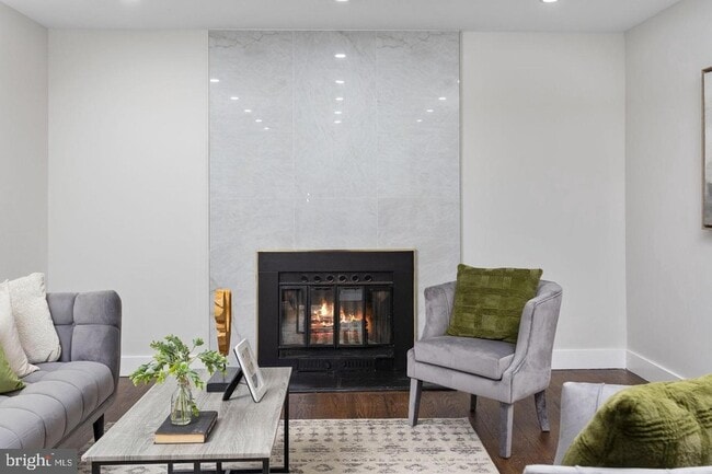 6 Ryan Rd in Cranbury, NJ - Foto de edificio - Building Photo