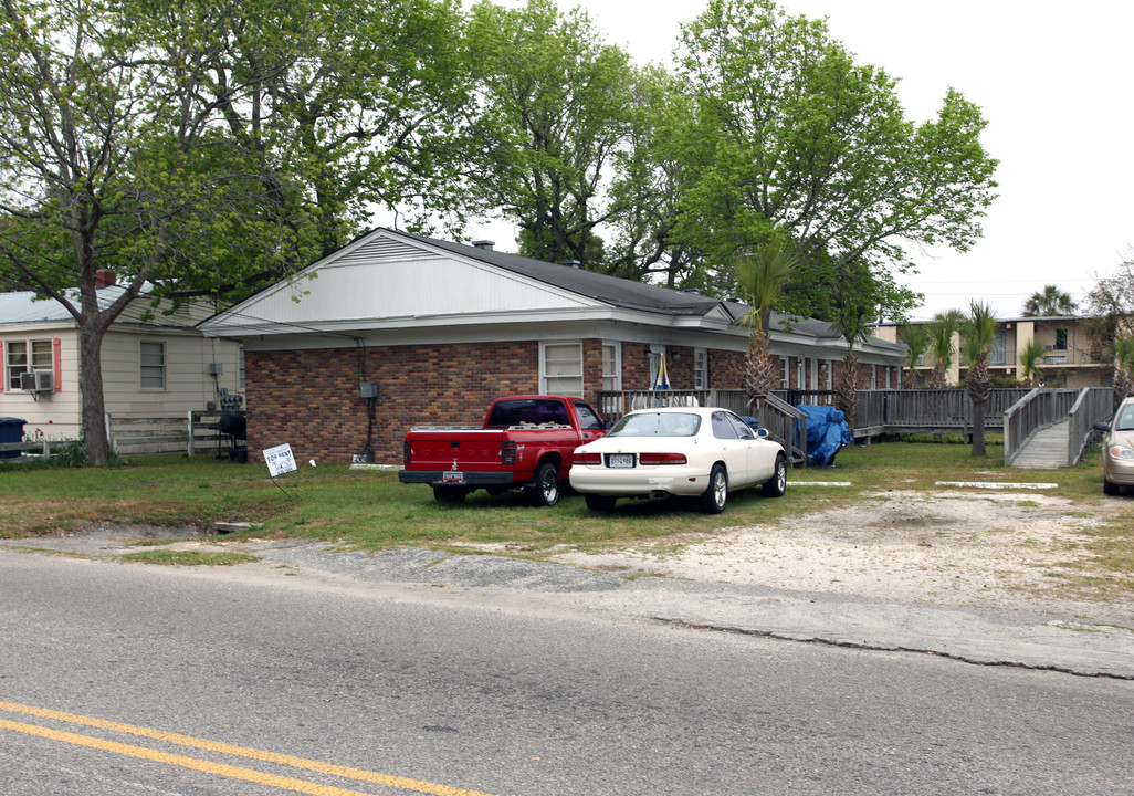 404 15th Ave S in Myrtle Beach, SC - Building Photo