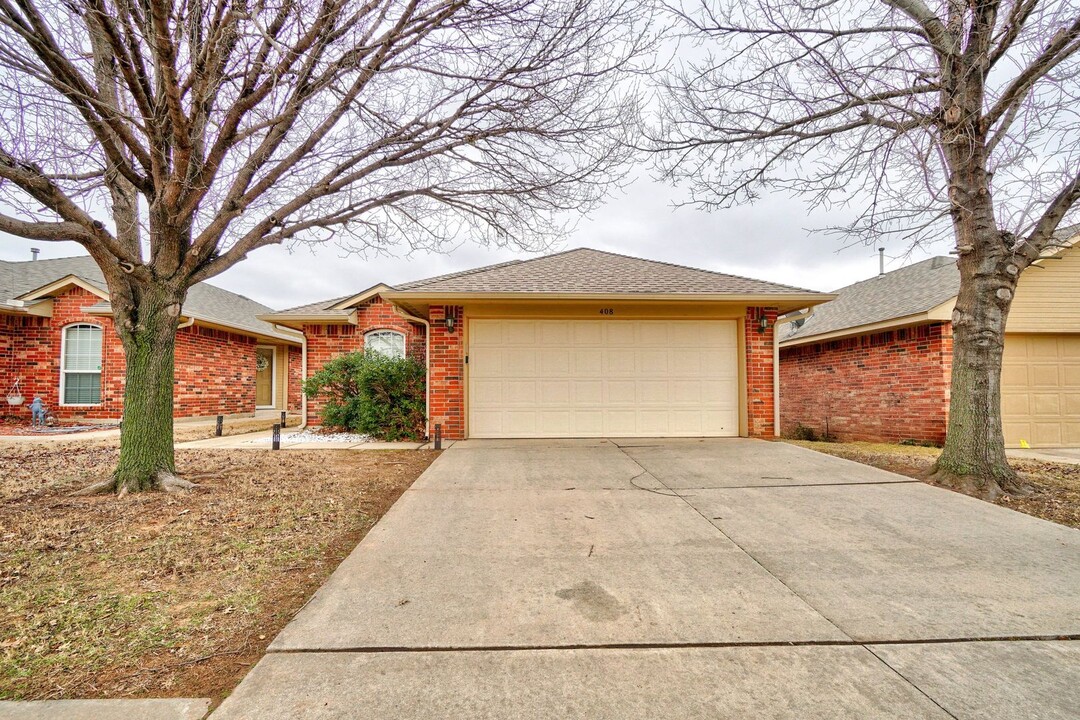 408 Cherokee Gate Dr in Yukon, OK - Building Photo