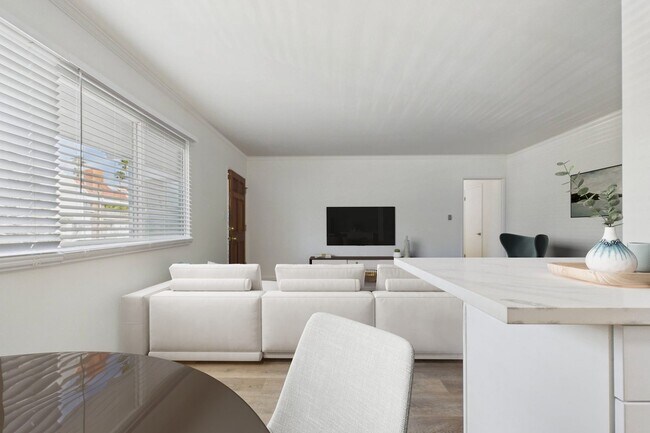 1102 Idaho Apartments