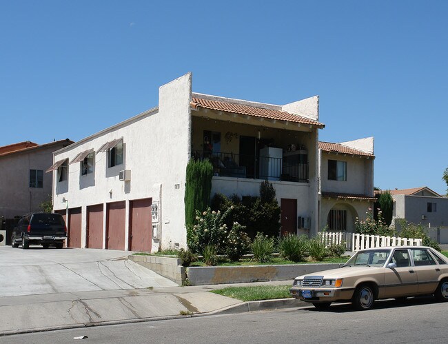 2008 N Highland St in Orange, CA - Foto de edificio - Building Photo