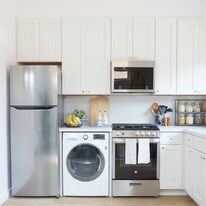 10937 Pickford Way in Culver City, CA - Building Photo