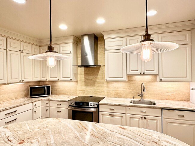 property at 3273 Sutton Pl NW