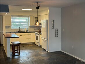 2159 NE 122nd St in North Miami, FL - Building Photo - Building Photo