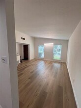 1914 Rutherford Ln in Arlington, TX - Foto de edificio - Building Photo