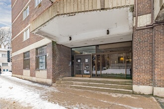 Le Saint-Urbain in Montréal, QC - Building Photo - Building Photo