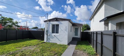 1520 NW 69th St in Miami, FL - Building Photo - Building Photo