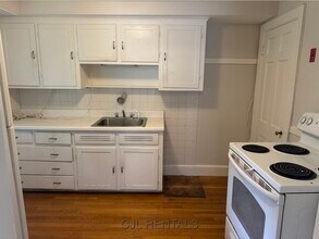 161 Hunnewell St in Needham, MA - Building Photo - Building Photo