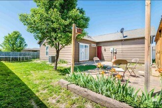 2708 Donnas Way Cir in Manhattan, KS - Building Photo - Building Photo