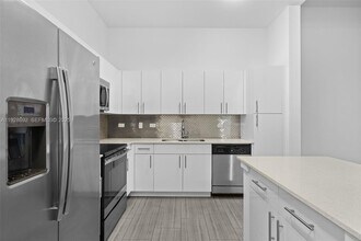 1776 Polk St in Hollywood, FL - Foto de edificio - Building Photo