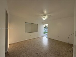 43 NW 76th Ave in Miami, FL - Building Photo - Building Photo