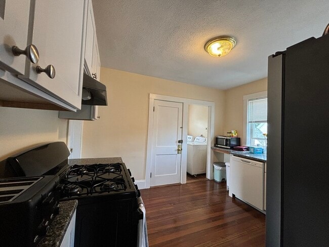 109 Birch St in Boston, MA - Building Photo - Building Photo