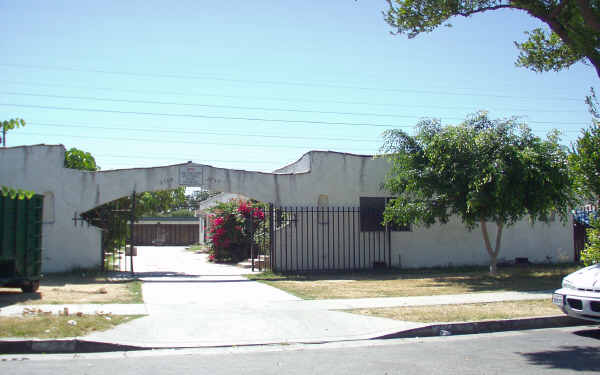 2750-2754 Glenwood Pl in South Gate, CA - Building Photo