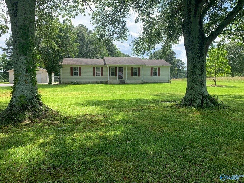 19333 Edgewood Rd in Athens, AL - Building Photo