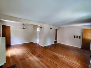 130 Turf Ct in Webster Groves, MO - Building Photo - Building Photo