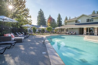 Willow Hill Apartments in Puyallup, WA - Foto de edificio - Building Photo