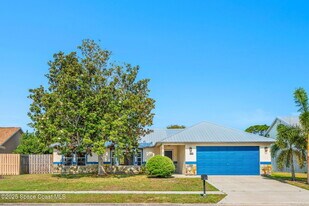 3390 Floral Palm Blvd in Melbourne, FL - Building Photo