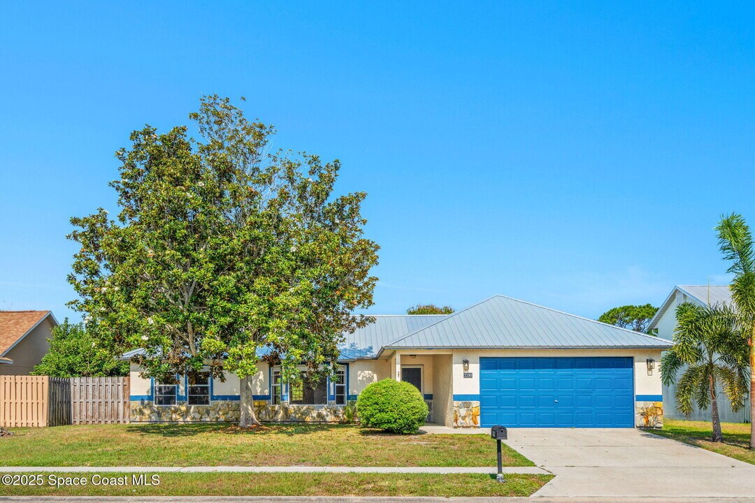 3390 Floral Palm Blvd in Melbourne, FL - Foto de edificio