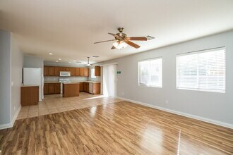 16809 W Central St in Surprise, AZ - Foto de edificio - Building Photo